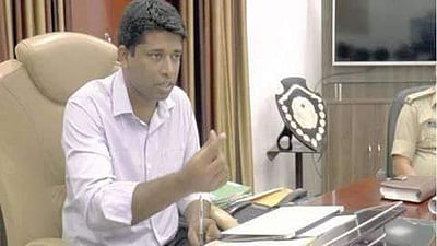 காஷ்மீர் மக்களுக்காக ராஜினாமா செய்த ஐ.ஏ.எஸ் அதிகாரி: சமூக வலைத்தளங்களில் பரவி வரும் தகவல்கள் உண்மையானதா? 