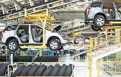 வாகன விற்பனை சரிவுக்கு ஓலா, உபர்தான் காரணமா? சொந்தமாக கார் வைத்துக் கொள்வது நல்ல ஐடியாவா?