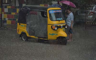 சென்னையில் இடியுடன் கனமழை