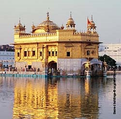 பாகிஸ்தானில் கட்டாய மதமாற்றம்: கடத்தப்பட்ட சீக்கியப் பெண் மீட்பு; 8 பேர் கைது!