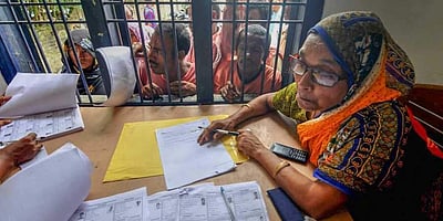 உச்ச நீதிமன்ற உத்தரவுப்படி அஸ்ஸாம் தேசிய குடிமக்கள் பதிவேடு இன்று வெளியீடு