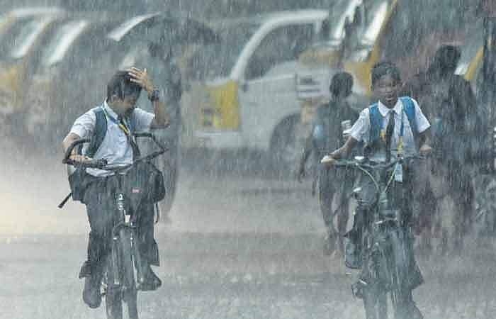 கனமழை எச்சரிக்கை: தமிழ்நாட்டில் 5 மாவட்டங்களில் பள்ளிகளுக்கு இன்று விடுமுறை