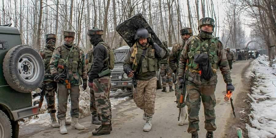 அத்துமீறி நுழைந்த பாக். கமாண்டோ வீரர்கள் 4 பேரை சுட்டு வீழ்த்திய இந்திய ராணுவம்