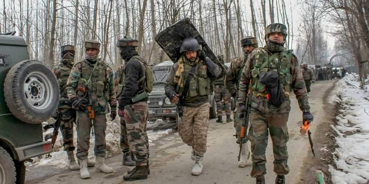 அத்துமீறி நுழைந்த பாக். கமாண்டோ வீரர்கள் 4 பேரை சுட்டு வீழ்த்திய இந்திய ராணுவம்