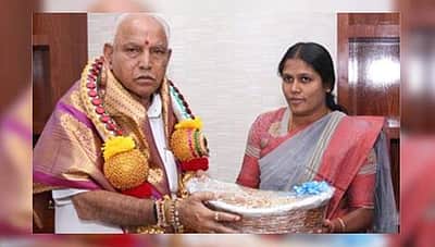 முதல்வருக்கு பூங்கொத்து குடுத்த மேயருக்கு ரூ.500 அபராதம்: ஏன் தெரியுமா? 
