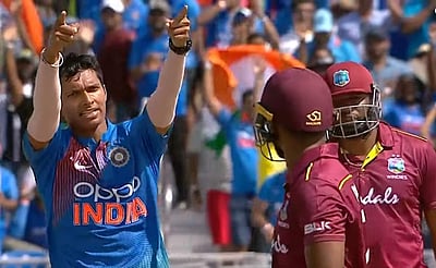 முதல் சர்வதேச விக்கெட்டிலேயே அபராதப் புள்ளியைப் பெற்றுள்ள நவ்தீப் சைனி: ஐசிசி நடவடிக்கை!