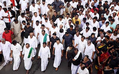 கருணாநிதியின் முதலாம் நினைவு நாள் அனுசரிப்பு