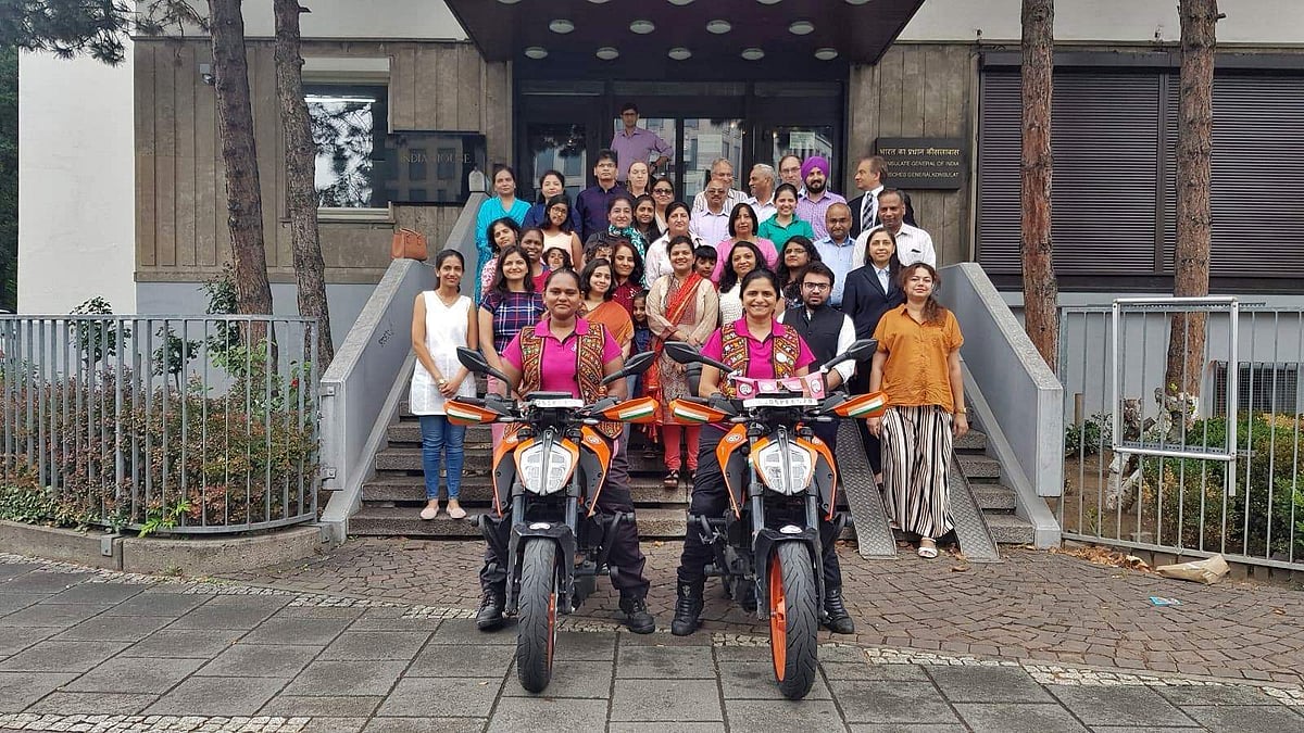 பெண்ணின் பெருமை போற்றும் 'பைக்கிங் குயின்ஸ்'