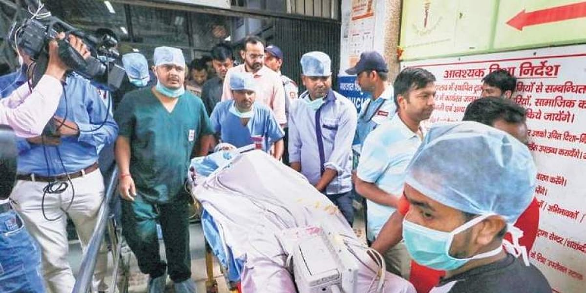 உன்னாவ் பெண், வழக்குரைஞர் தொடர்ந்து கவலைக்கிடம்: எய்ம்ஸ்