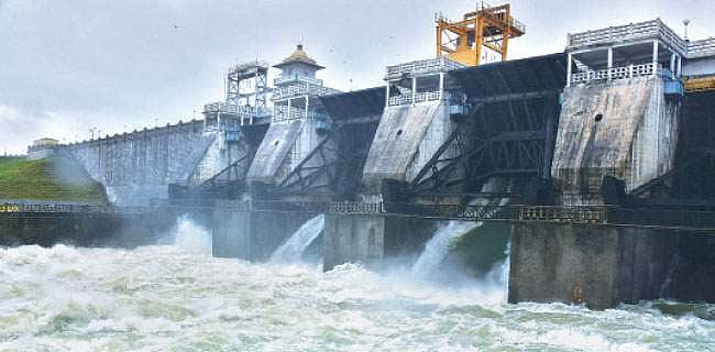 அணையின் மதகுகள் உடைப்பு: ஒதுக்கிய நிதியை என்ன செய்தது நீர்வள ஆதாரத் துறை?