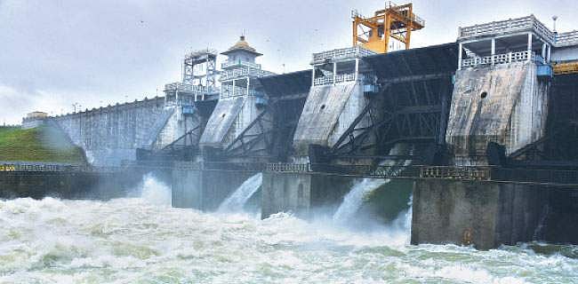 அணையின் மதகுகள் உடைப்பு: ஒதுக்கிய நிதியை என்ன செய்தது நீர்வள ஆதாரத் துறை?