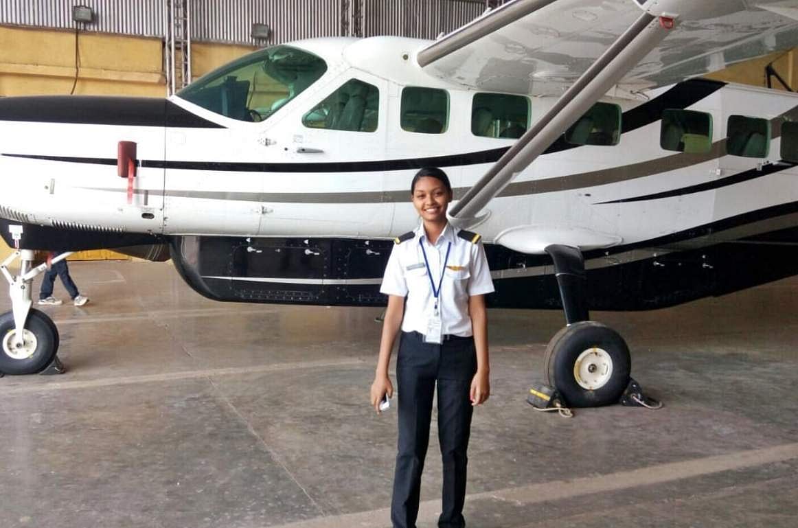 இந்தியாவின் பழங்குடியின சமூகத்தின் முதல் பெண் விமானி அனுப்பிரியா