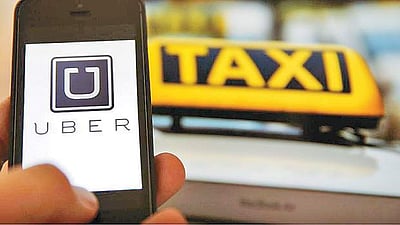 எனக்கு நாடுதான் முக்கியம்; அந்த 'ஆப்'-ஐ டெலீட் செய்து விட்டேன்: பிரபல இயக்குநரின் ரகளை ட்வீட் 