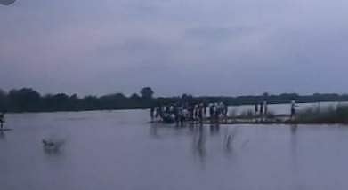 கொள்ளிடம் படகு கவிழ்ந்து விபத்து: மாயமான 3 பேரை தேடும் பணி தீவிரம்