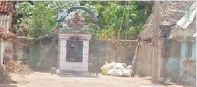 ஒழுங்கே இல்லாத "ஒழுங்குமுறை விற்பனைக் கூடம்'..! விவசாயிகளின் வருகையும் குறைகிறது