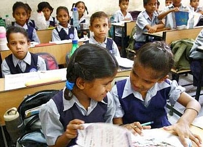 இது உங்களுக்கான புதிய வேலைவாய்ப்பு செய்தி: 982 அரசு ஆசிரியர் பணியிடங்களுக்கு விண்ணப்பங்கள் வரவேற்பு 