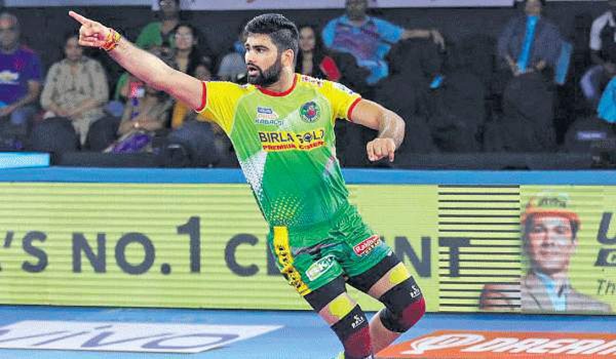 புரோ கபடி லீக்: 1000 புள்ளிகளை குவித்த முதல் வீரர் பர்தீப் நர்வால்