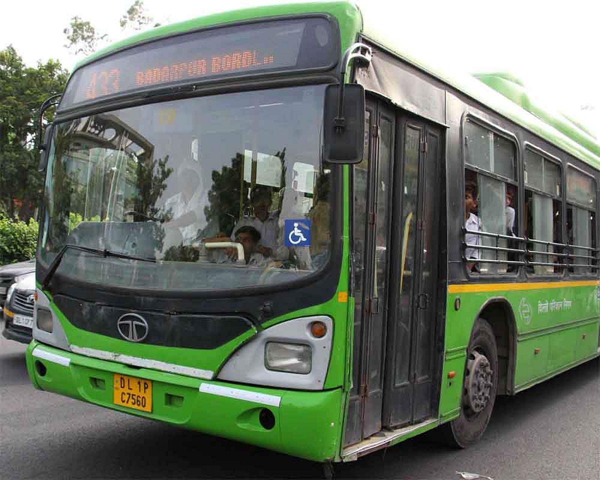 பேருந்து ஓட்டுனரை ஹெல்மெட் போடச்சொன்னால் எப்படி...?