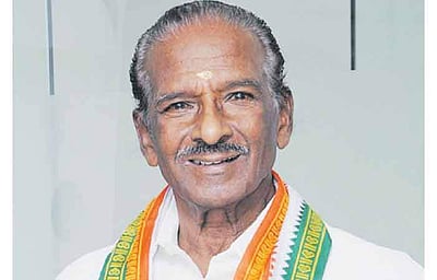 நான்குனேரியில் போட்டியிட குமரி அனந்தன் விருப்ப மனு