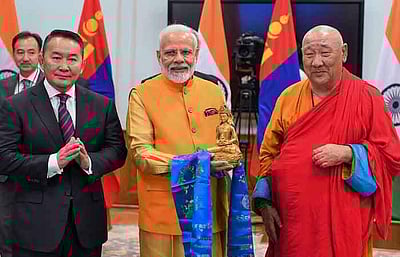 உலான்பாதரில் புத்தர் சிலை : பிரதமர் மோடி, மங்கோலிய அதிபர் கூட்டாக திறந்து வைப்பு