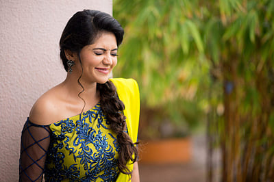 கொஞ்சி பேசிடுவேனே... ரசிகர்களை சுண்டியிழுக்கும் அதுல்யா ரவி புகைப்படங்கள்