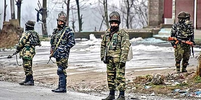 எல்லையில் பதற்றம்: காஷ்மீரில் ஊடுருவ 500 பயங்கரவாதிகள் காத்திருப்பதாகத் தகவல்!