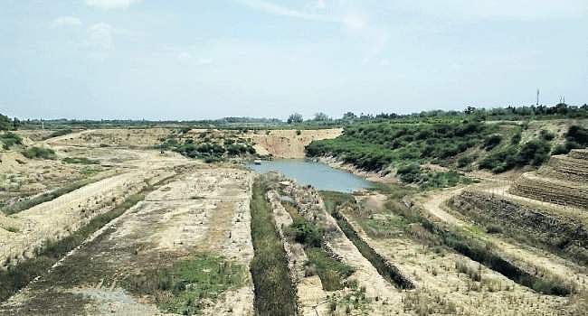 சிமென்ட் ஆலைகளால் கைவிடப்பட்ட சுண்ணாம்புக் கல் சுரங்கங்களை நீர்நிலைகளாக மாற்றக் கோரிக்கை