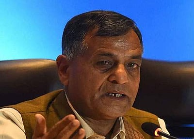 தேர்தல் ஆணையர் அசோக் லவாசா மனைவி நோவலுக்கு வருமான வரித்துறை நோட்டீஸ்