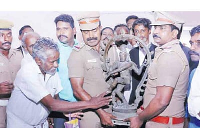 ஆஸ்திரேலியாவிலிருந்து மீட்கப்பட்ட நடராஜர் சிலை கும்பகோணம் நீதிமன்றத்தில் ஒப்படைப்பு