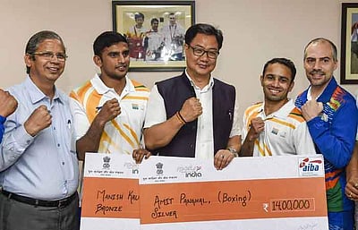 உலக குத்துச்சண்டை: பதக்க வீரர்களுக்கு ரொக்கப் பரிசு