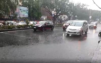 சென்னை, புறநகரில் பரவலாக  மழை!