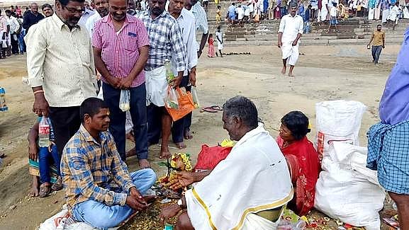 மஹாளய அமாவாசை: பித்ரு வழிபாடு செய்ய மறக்காதீர்கள்!