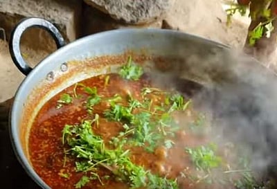 புதுசாத்தான் இருக்கு இந்த கற்றாழைக் காரக் குழம்பு!