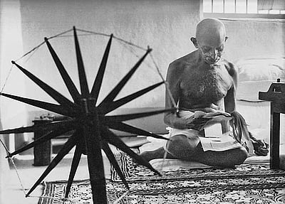 மகாத்மா காந்தி வாசகர் கவிதை பகுதி 1!