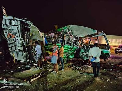 சூளகிரி அருகே லாரி - அரசுப் பேருந்து நேருக்கு நோ் மோதல்: 3 போ் சாவு; 33 போ் படுகாயம்