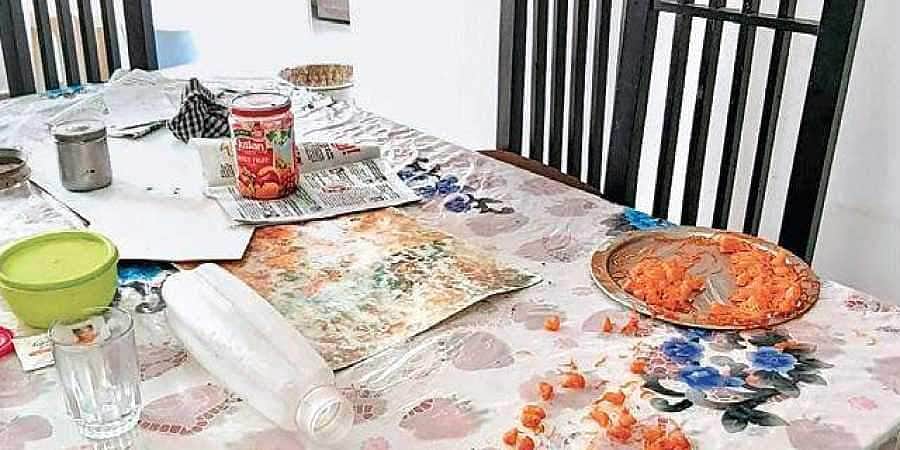 இது வேற லெவல்: திருட வந்த வீட்டில் மக்ரோனி சமைத்து சாப்பிட்ட திருடர்கள்!