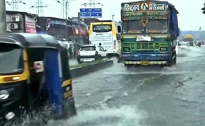 மோந்தா புயலால் தொடரும் கனமழை! தெலங்கானாவுக்கு ரெட் அலர்ட்! 