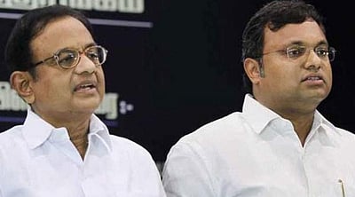 ஏர்செல்-மேக்சிஸ் வழக்கு: ப.சிதம்பரம், கார்த்தி சிதம்பரத்துக்கு முன்ஜாமீன் 