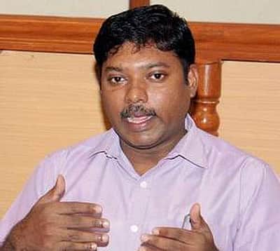 ஜனநாயகம் முன்னெப்போதும் இல்லாத அளவுக்கு சமரசத்திற்கு உள்ளாக்கப்படுகிறது: பதவி விலகிய ஐஏஎஸ் அதிகாரி 