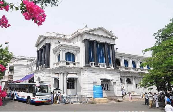 ஐஏஎஸ், ஐபிஎஸ்.,களுக்கு பயிற்சிகள் இருக்கிறதே? எம்எல்ஏ, அமைச்சர்களுக்கென பயிற்சிகள் இருக்கிறதா?