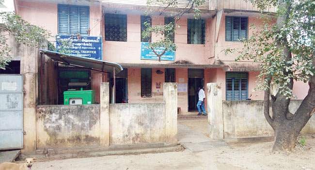 ஜிஎஸ்டியால் தேவைப்படும் கூடுதல் நிதி: சுற்றுச்சுவர் இல்லாததால் திறப்பு விழாவுக்கு காத்திருக்கும் வணிக வரித்துறை அலுவலகம்