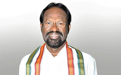 நான்குநேரி தொகுதியில் தனித்துப் போட்டி என்று தீர்மானமா? விளக்கம் கேட்டு மாவட்ட காங்., தலைவருக்கு நோட்டீஸ் 