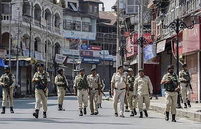 காஷ்மீரில் 10% மொபைல் போன்கள் மட்டுமே செயல்பாட்டில் உள்ளன - மத்திய அரசு தகவல்!