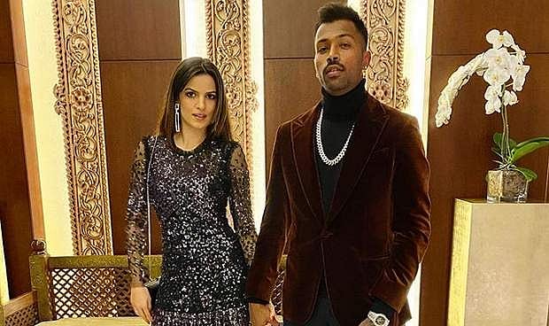 புத்தாண்டு தினத்தன்று தனது காதலியை அறிவித்த ஹார்திக் பாண்டியா! (படங்கள்)