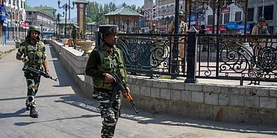 காஷ்மீர் எல்லையில் பாகிஸ்தான் ராணுவம் அத்துமீறல்