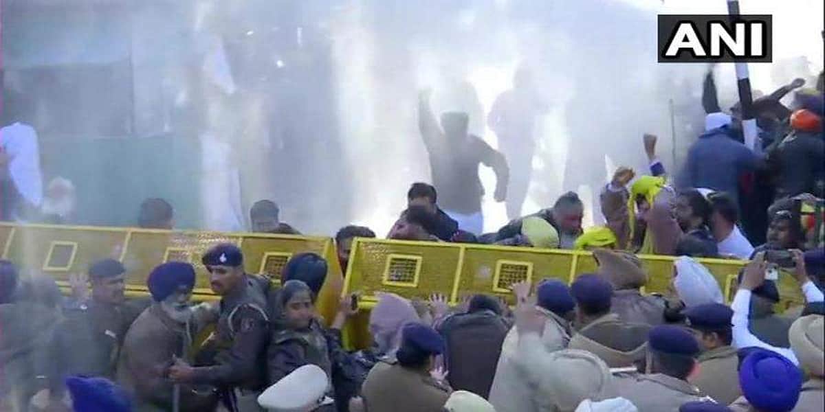 மின் கட்டண உயர்வு: பஞ்சாப் முதல்வருக்கு எதிரான போராட்டத்தில் ஆம் ஆத்மி தொண்டர்கள்