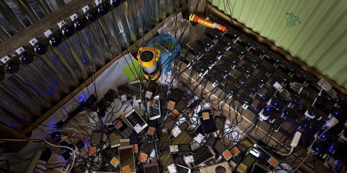 மகாராஷ்டிர காவல்நிலையத்தின் பாதுகாப்பு அறையில் இருந்து 185 செல்போன்கள் திருட்டு