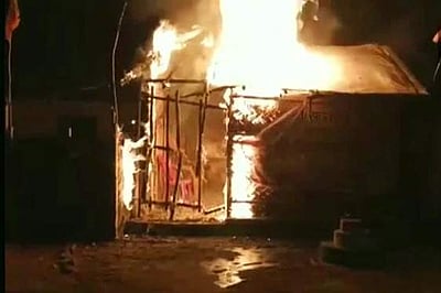 மேற்கு வங்கத்தில் பாஜக அலுவலகம் தீ வைத்து எரிப்பு