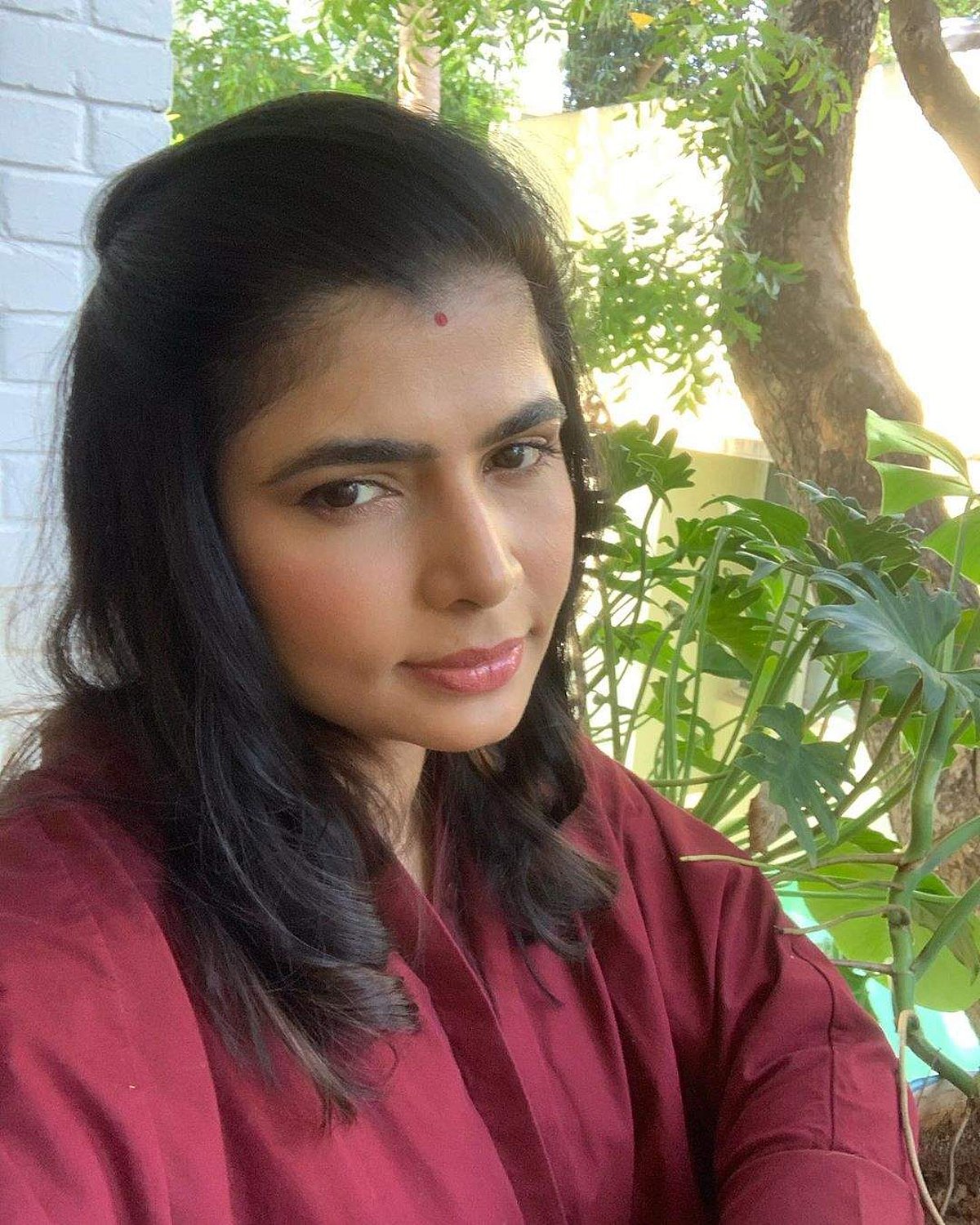 தேவதாசி முறையை ஆதரித்த சின்மயி தாயாா்?