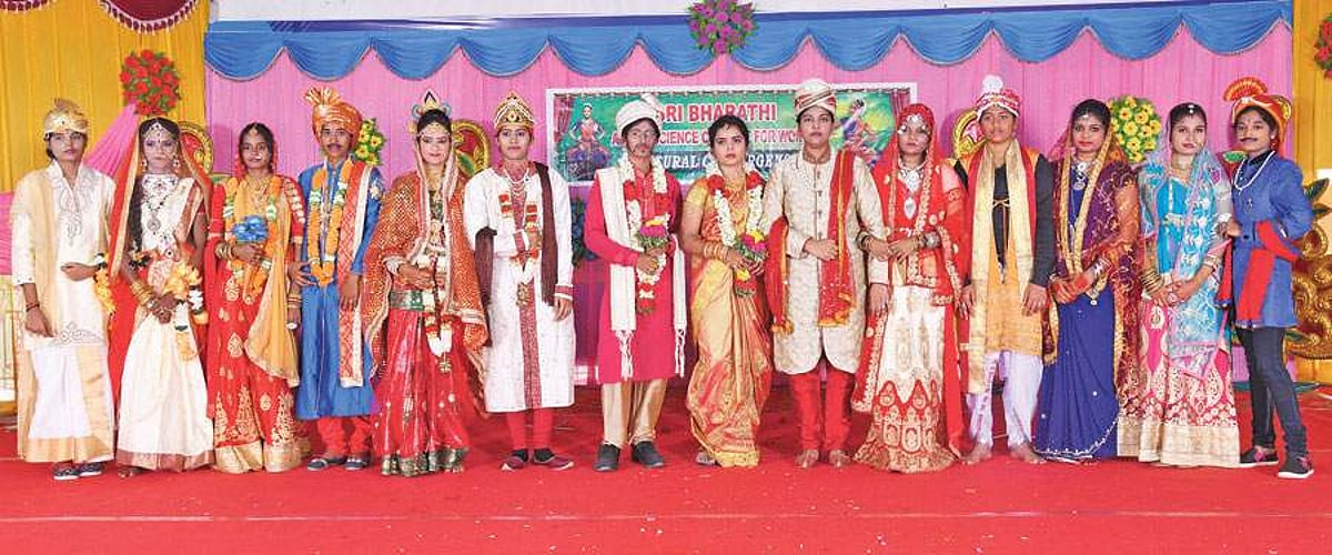 கலையைப் போற்றிய கல்லூரி மாணவிகள்!